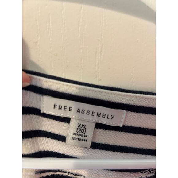 Set of 3! Free Assembly red, blue and white striped and white puff sleeve knits - Picture 10 of 12